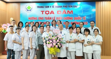 Hình ảnh chi tiết tin tức Trung tâm Y tế thành phố Yên Bái tổ chức tọa đàm kỷ niệm Ngày Quốc tế Điều dưỡng. Hình ảnh tin tức Trung tâm Y tế thành phố Yên Bái tổ chức tọa đàm kỷ niệm Ngày Quốc tế Điều dưỡng.