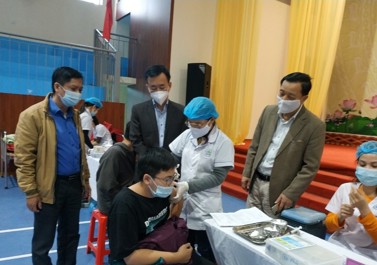 Hình ảnh chi tiết tin tức HƯỚNG DẪN NGƯỜI ĐƯỢC TIÊM CHỦNG TỰ THEO DÕI SAU TIÊM CHỦNG VẮC-XIN COVID-19 Hình ảnh tin tức HƯỚNG DẪN NGƯỜI ĐƯỢC TIÊM CHỦNG TỰ THEO DÕI SAU TIÊM CHỦNG VẮC-XIN COVID-19