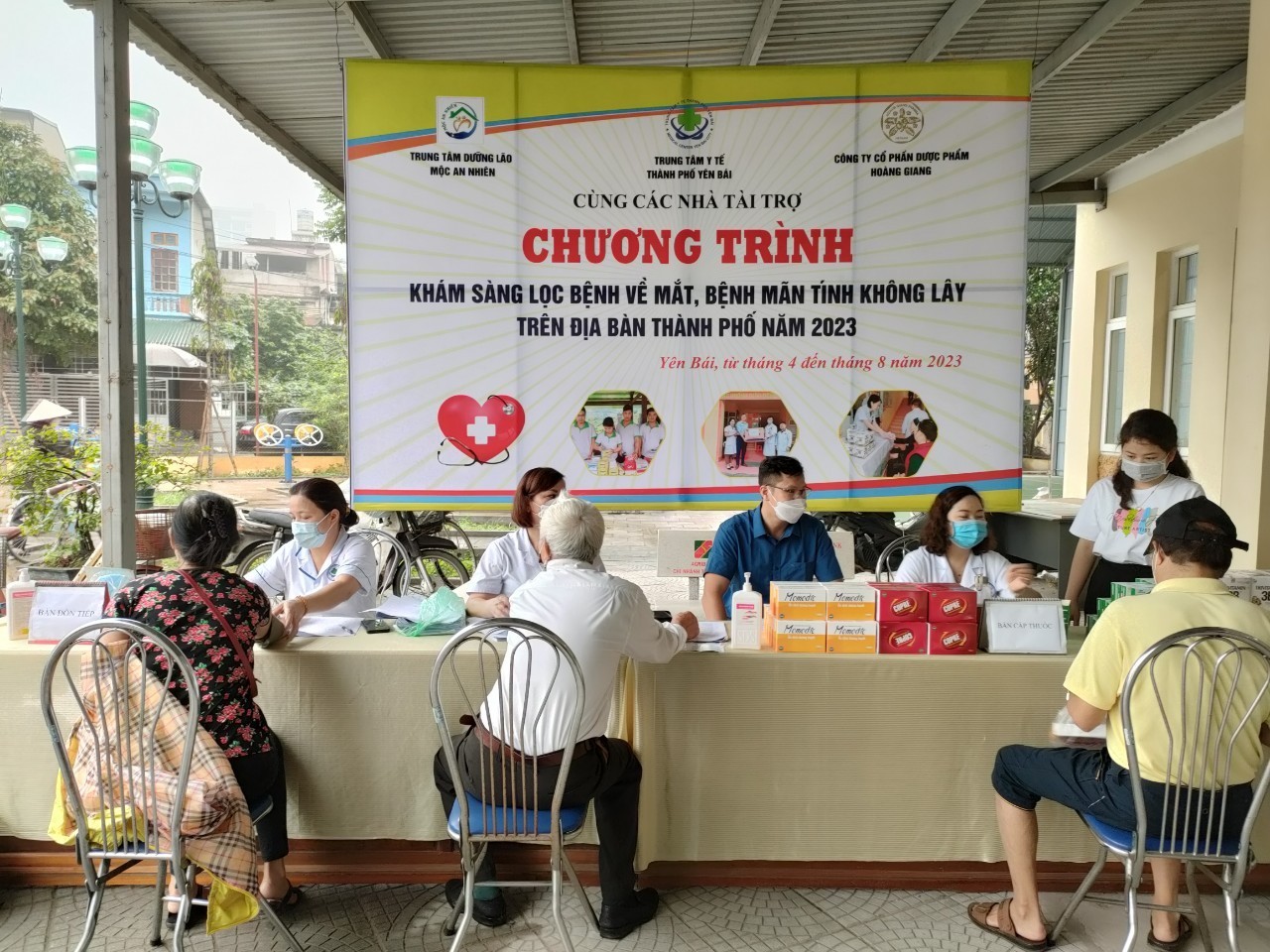 Hình ảnh tin tức  Khám sức khỏe, cấp thuốc miễn phí cho người cao tuổi phường Đồng Tâm đảm bảo nghiêm các quy định về phòng chống dịch Covid – 19.