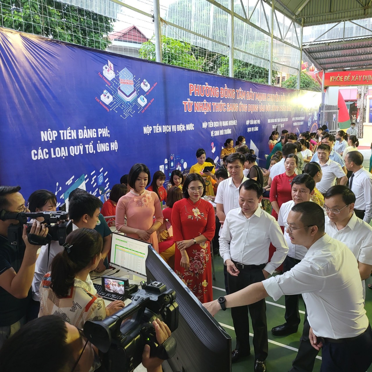 Hình ảnh tin tức Trung tâm Y tế thành phố đẩy mạnh cải cách hành chính gắn với chuyển đổi số