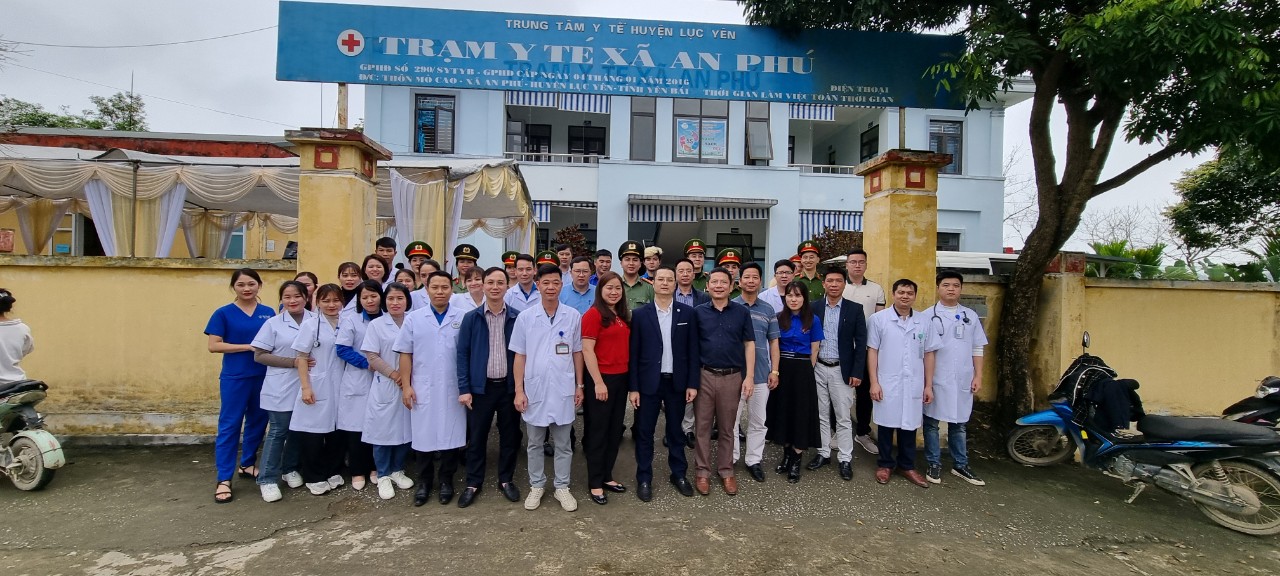 Hình ảnh tin tức Khám bệnh, tư vấn sức khỏe, cấp phát thuốc miễn phí và tặng quà tại xã An Phú huyện Lục Yên 