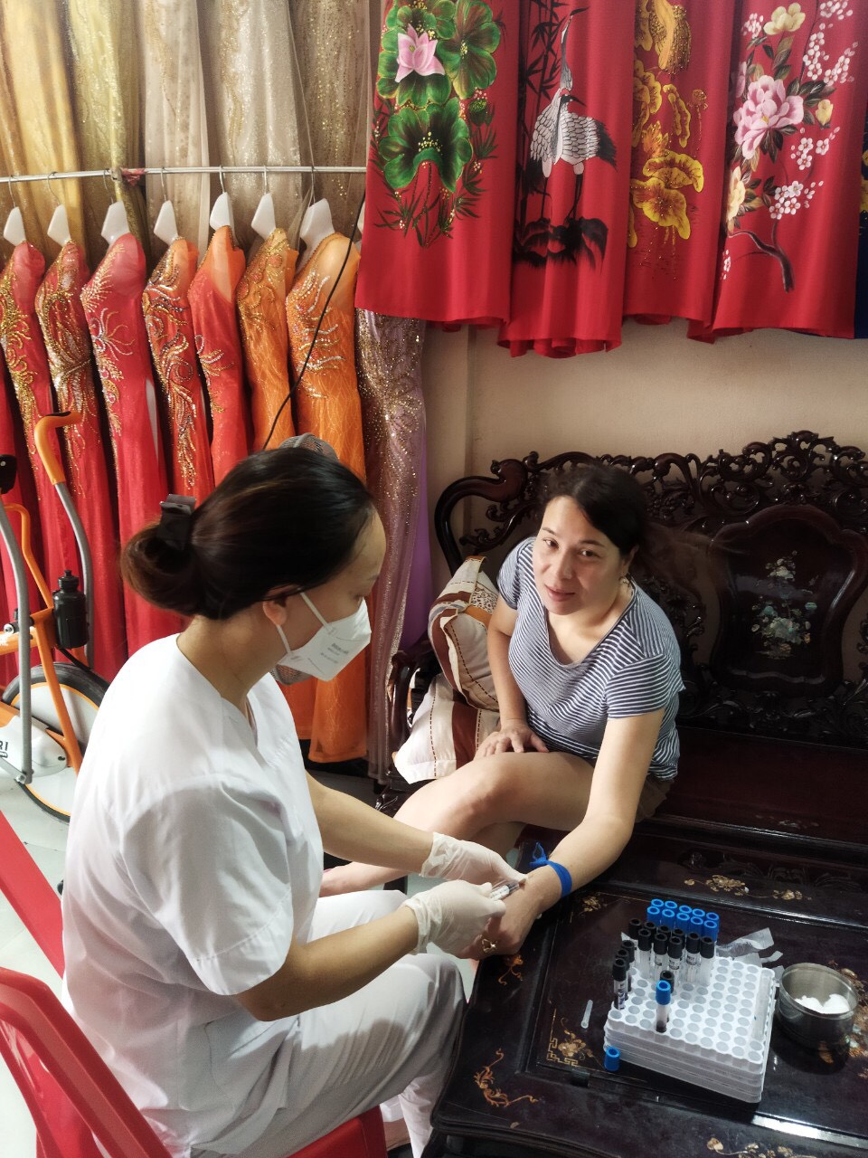 Hình ảnh tin tức  Tư vấn, lấy mẫu và thực hiện các xét nghiệm tại nhà