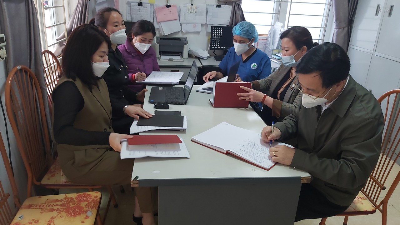 Hình ảnh tin tức Kiểm tra công tác phòng, chống dịch Covid - 19 tại Trạm Y tế xã, phường.