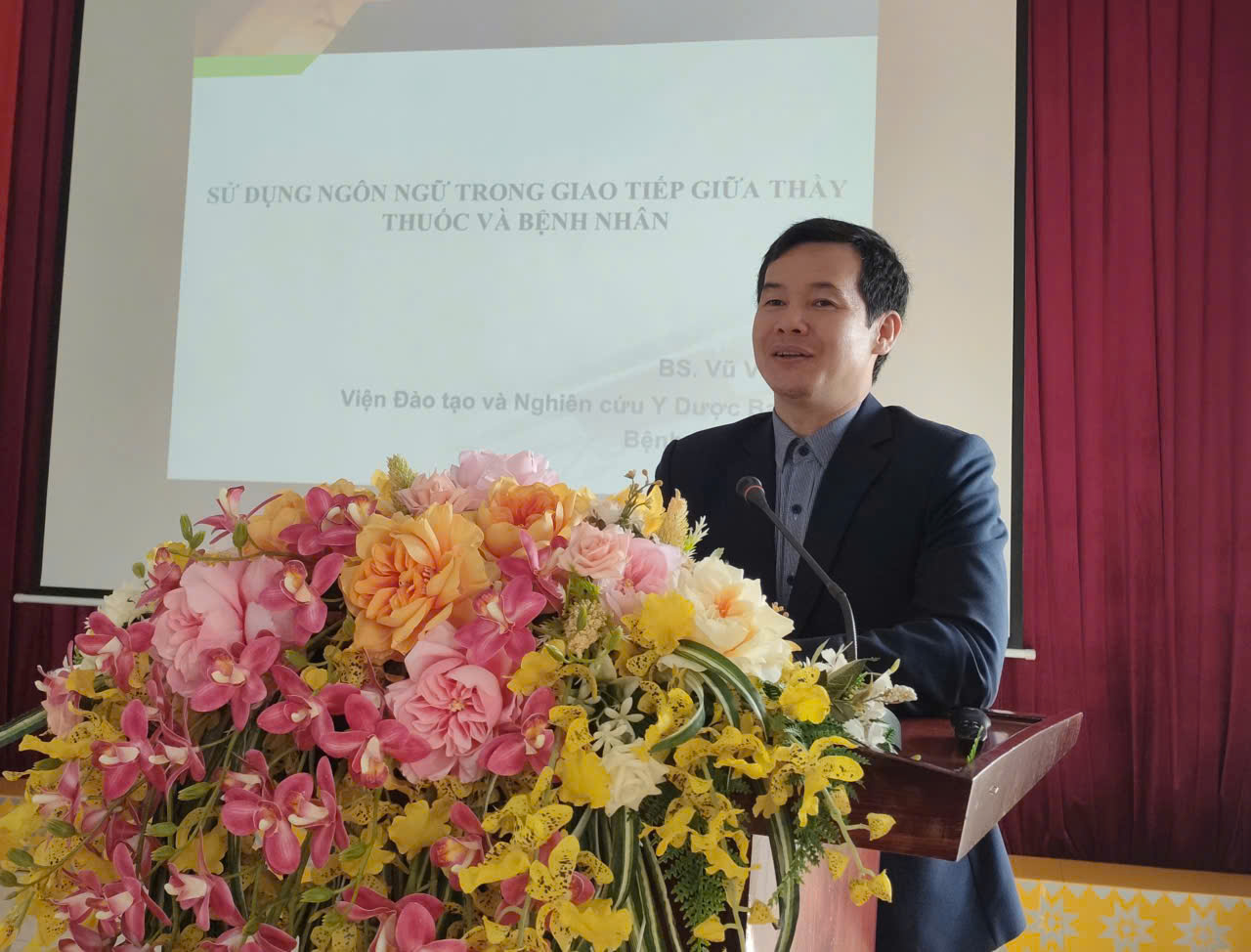 Hình ảnh tin tức Trung tâm Y tế khu vực Yên Bái tổ chức tập huấn nâng cao kỹ năng giao tiếp ứng xử cho cán bộ y tế