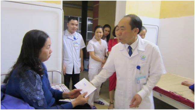 Hình ảnh tin tức Trung tâm Y tế thành phố Yên Bái tặng quà Tết nguyên đán Kỷ Hợi