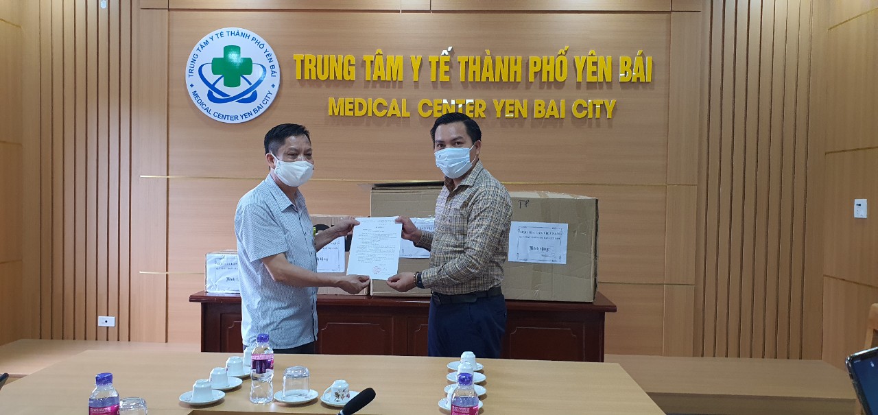 Hình ảnh tin tức Hội Hoa Lan Việt Nam, Quỹ Phát Triển Hoa Lan Việt Nam thăm,  tặng quà Trung tâm Y tế thành phố Yên Bái